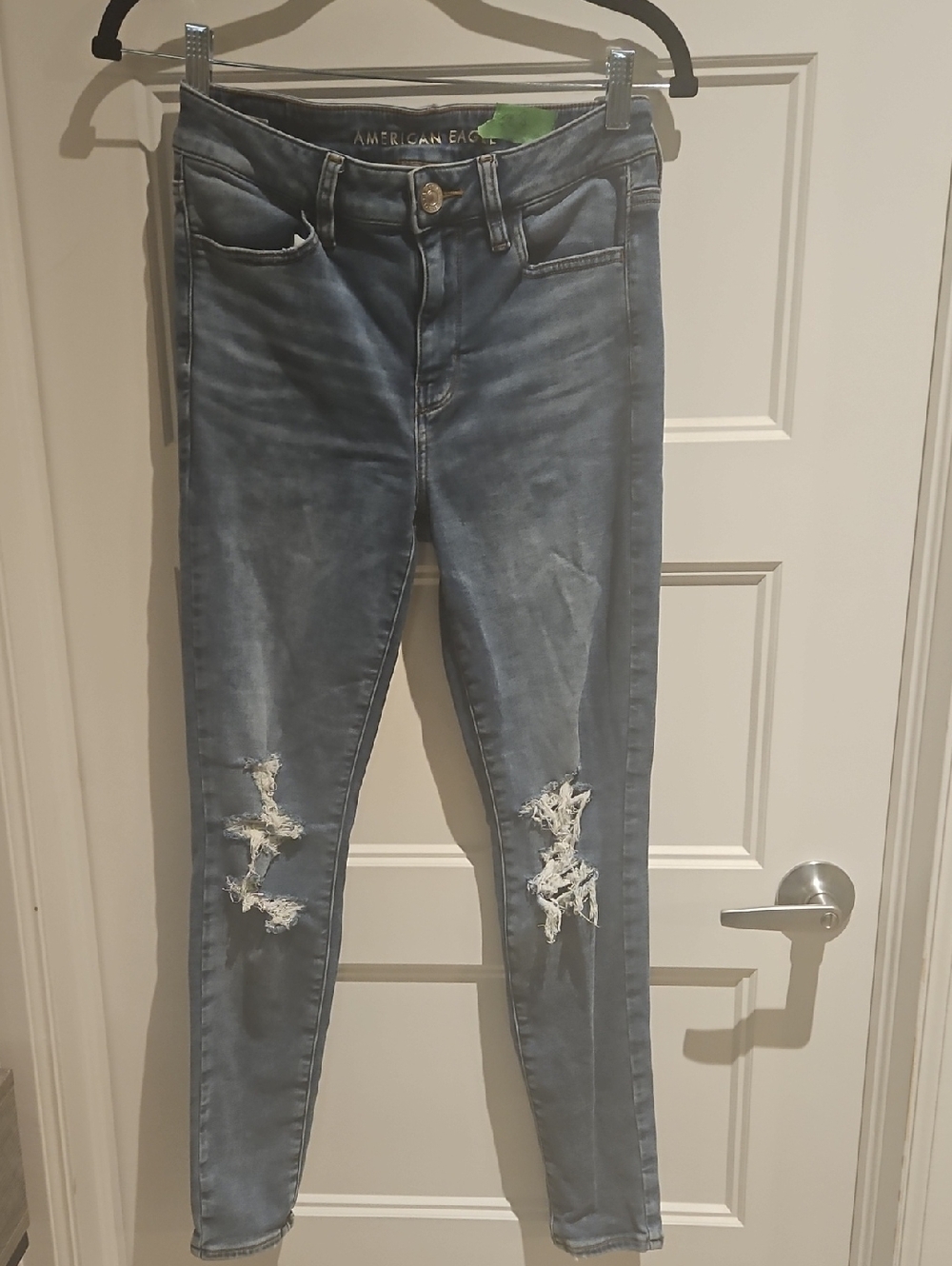 💥2/$15💥American Eagle Outfitters Distressed Light Blue Skinny Jeans
